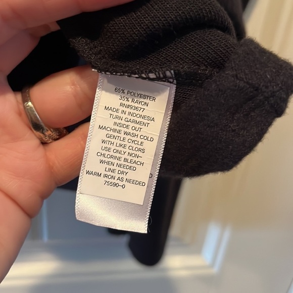 𝅺soft black turtleneck with slight puff shoulder classic
Staple size XXL - Picture 6 of 11